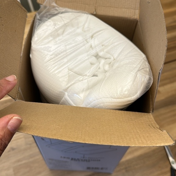 PURE COMFORT ⭐️  leg elevation pillow - Picture 8 of 8